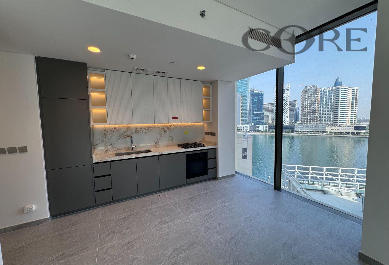 READY TO MOVE IN | CORNER UNIT | CANAL VIEW photo 4