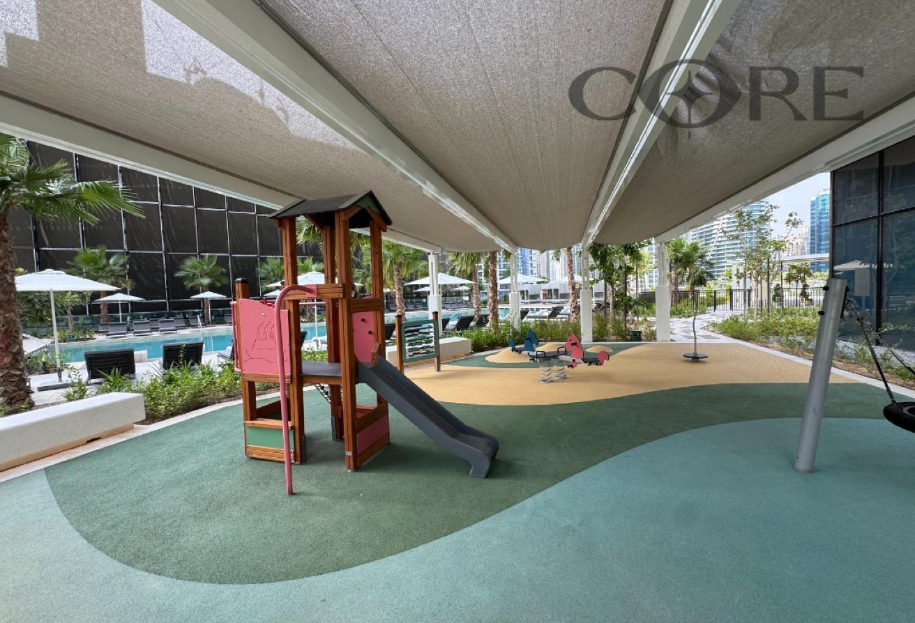 READY TO MOVE IN | CORNER UNIT | CANAL VIEW photo 15