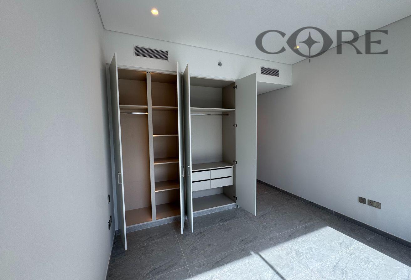 READY TO MOVE IN | CORNER UNIT | CANAL VIEW photo 7