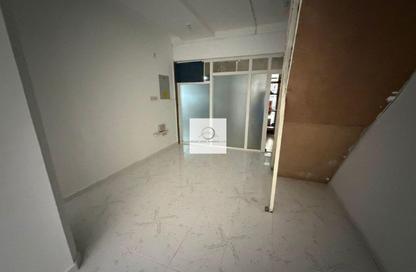 Retail - Studio for rent in Al Qusais Building - Al Qusais Residential Area - Al Qusais - Dubai
