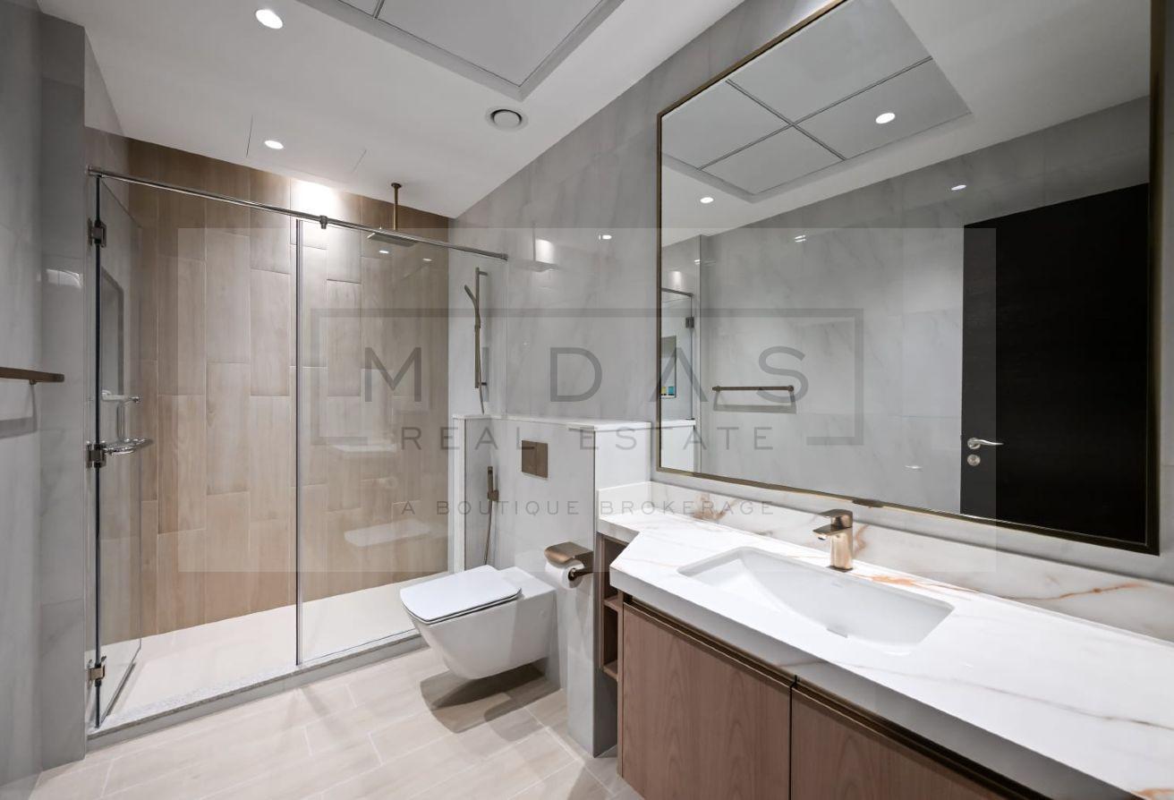 Brand New I Canal Views I 12 cheques photo 12