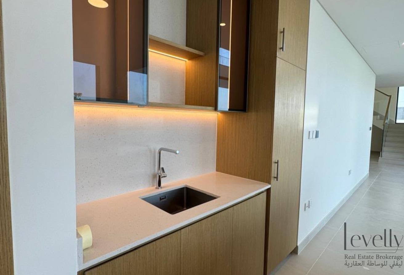Vastu-Compliant|Luxury 5BR + Maid| Large Plot photo 9