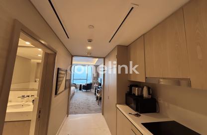 Apartment - Studio - 1 for rent in The Palm Tower - Palm Jumeirah - Dubai