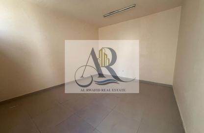 Labor Camp - Studio - 7+ Bathrooms for rent in Industrial Building 13 - Industrial Area 13 - Sharjah Industrial Area - Sharjah