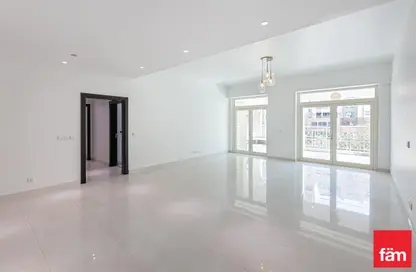 Apartment - 2 Bedrooms - 3 Bathrooms for rent in Al Shahla - Shoreline Apartments - Palm Jumeirah - Dubai