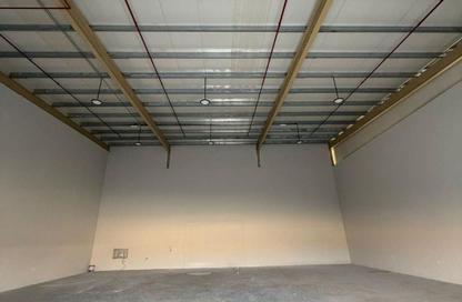 Warehouse - Studio - 1 Bathroom for rent in Umm Al Thuoob - Umm Al Quwain