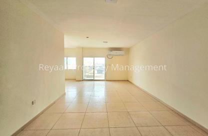 Apartment - 3 - 3 for rent in Al Wahda Building - Al Majaz 2 - Al Majaz - Sharjah Apartment - 3 - 3 for rent in Al Wahda Building - Al Majaz 2 - Al Majaz - Sharjah
