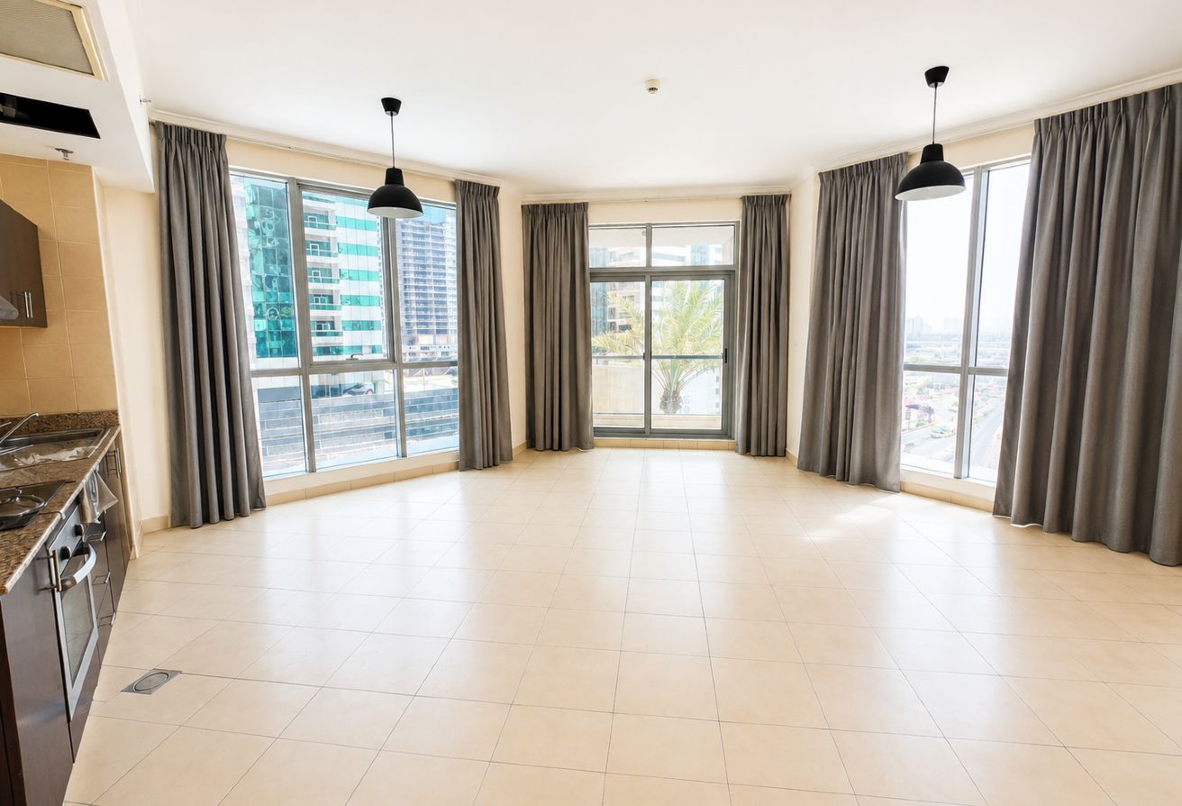 Low floor | Close to Metro | Pool view