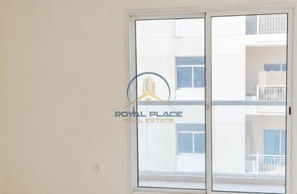 Apartment - 1 - 1 for rent in Mazaya 2 - Queue Point - Liwan - Dubai