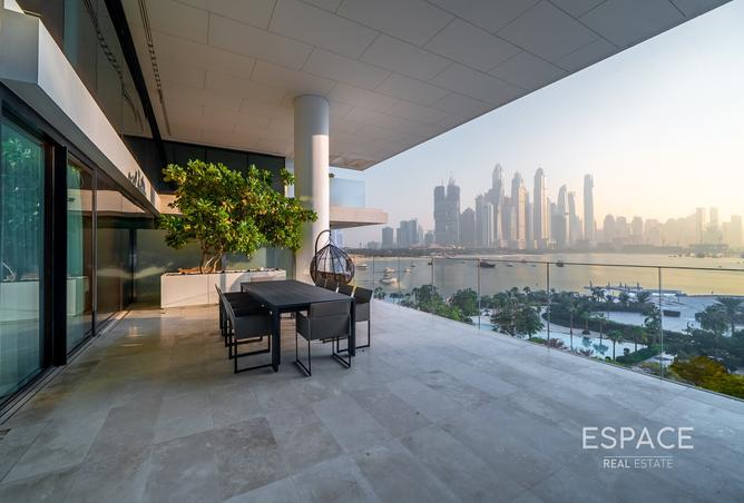 Fully Upgraded 4 Bed Duplex| Skyline View