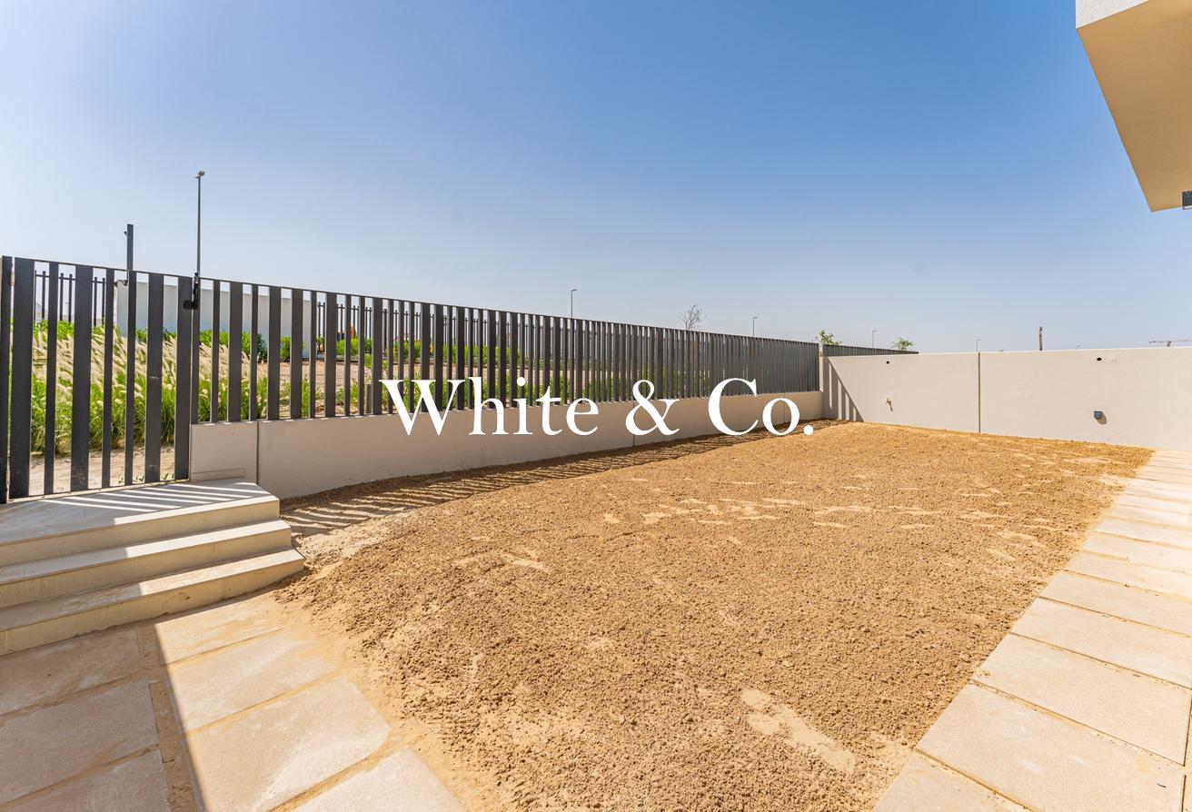 Corner plot | Landscaped| Multiple options photo 2
