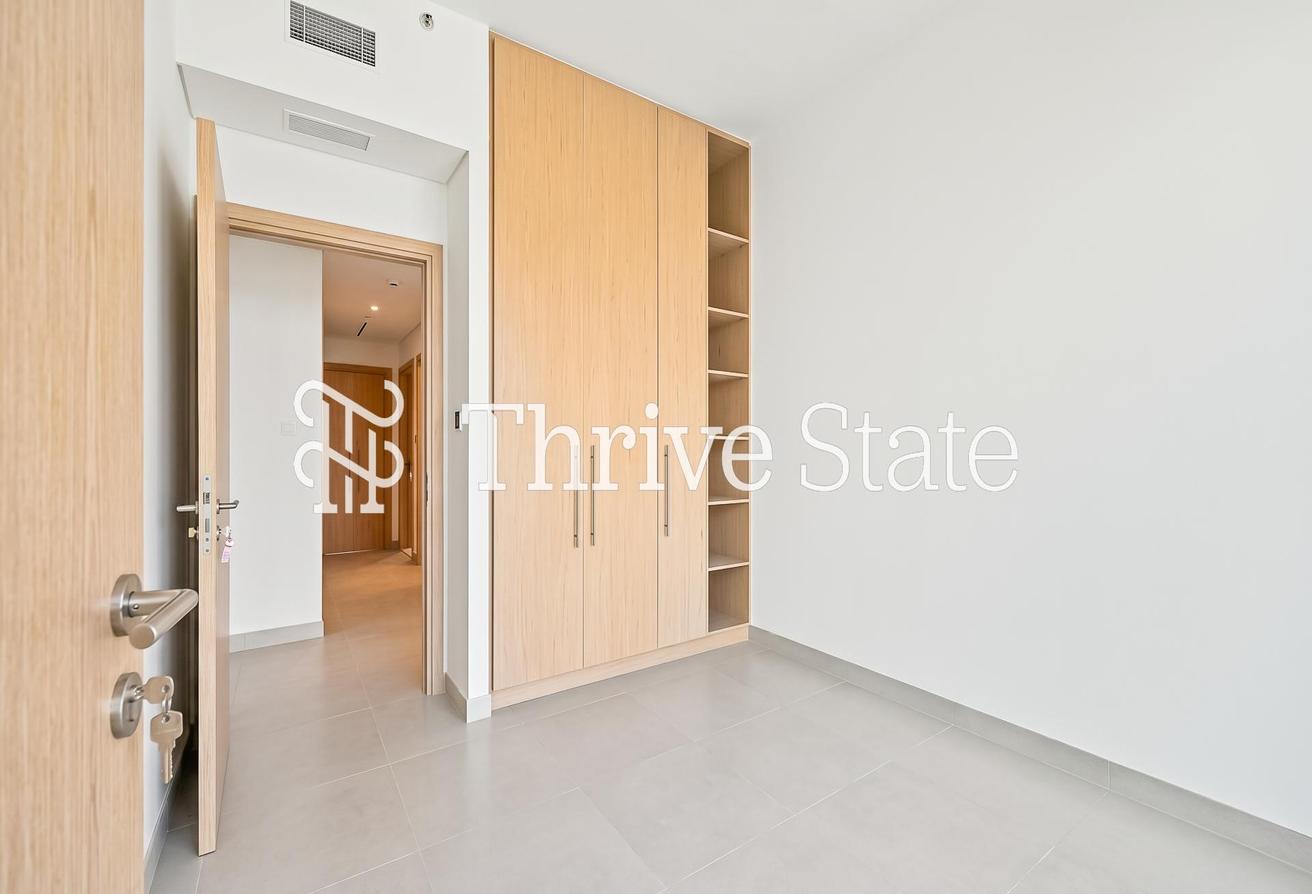 Stunning Full Golf Views | Vacant Now | Spacious photo 17