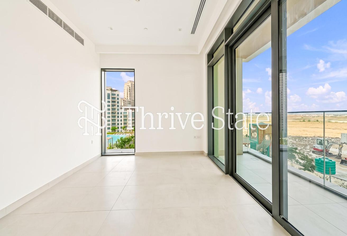 Stunning Full Golf Views | Vacant Now | Spacious photo 26