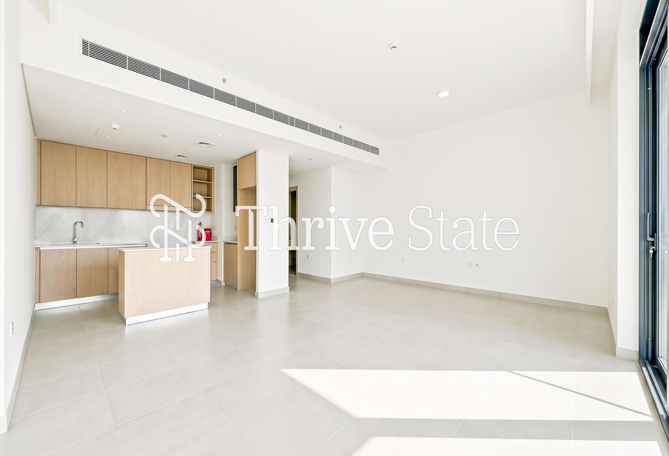 Stunning Full Golf Views | Vacant Now | Spacious photo 8