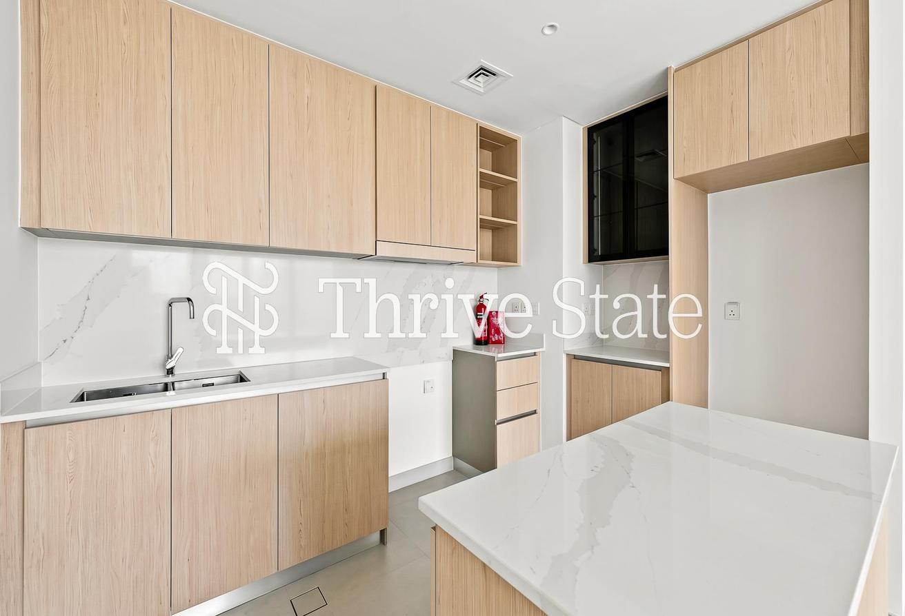 Stunning Full Golf Views | Vacant Now | Spacious photo 9