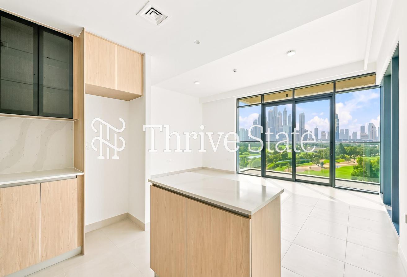 Stunning Full Golf Views | Vacant Now | Spacious photo 7