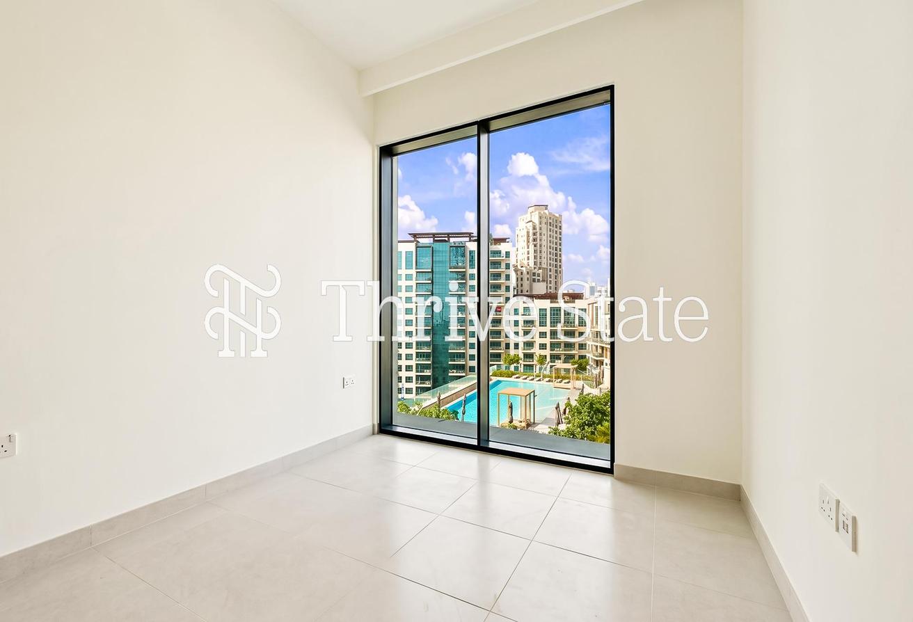 Stunning Full Golf Views | Vacant Now | Spacious photo 12