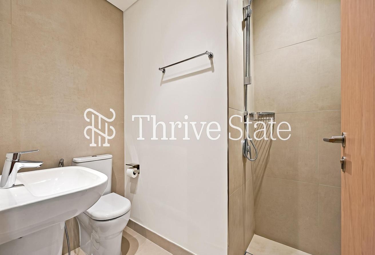 Stunning Full Golf Views | Vacant Now | Spacious photo 18