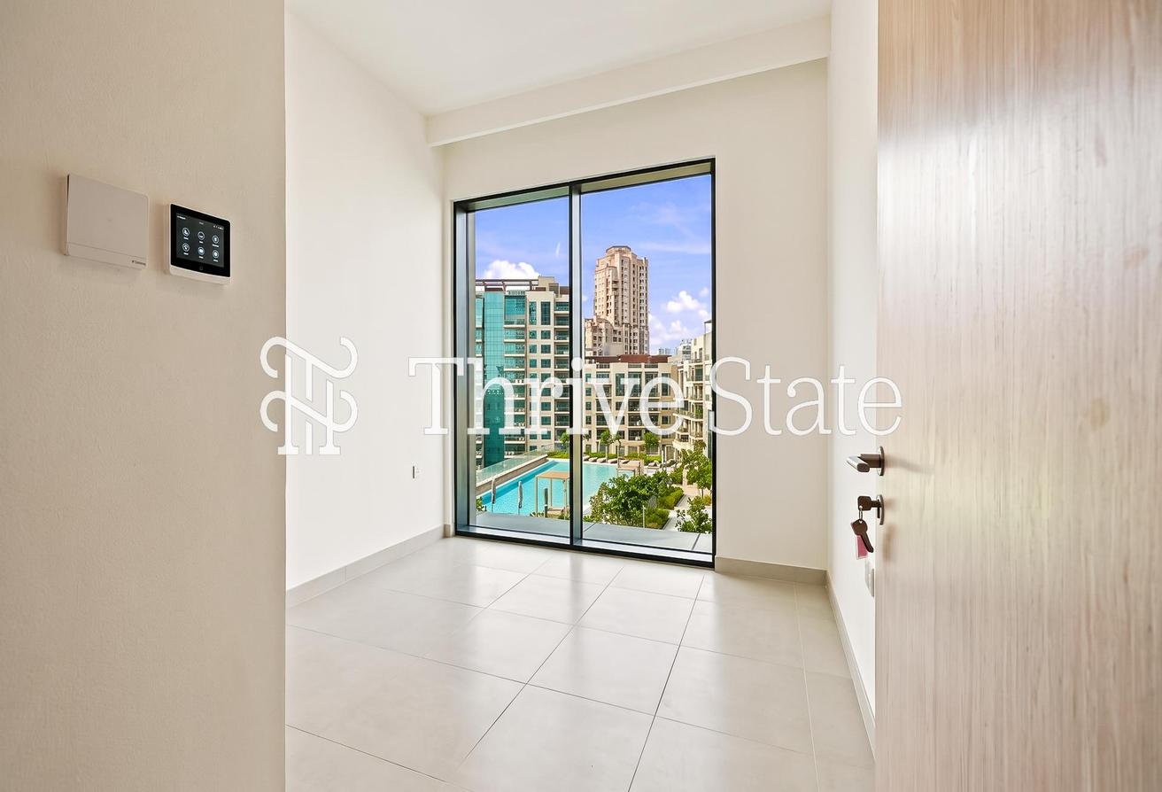 Stunning Full Golf Views | Vacant Now | Spacious photo 16