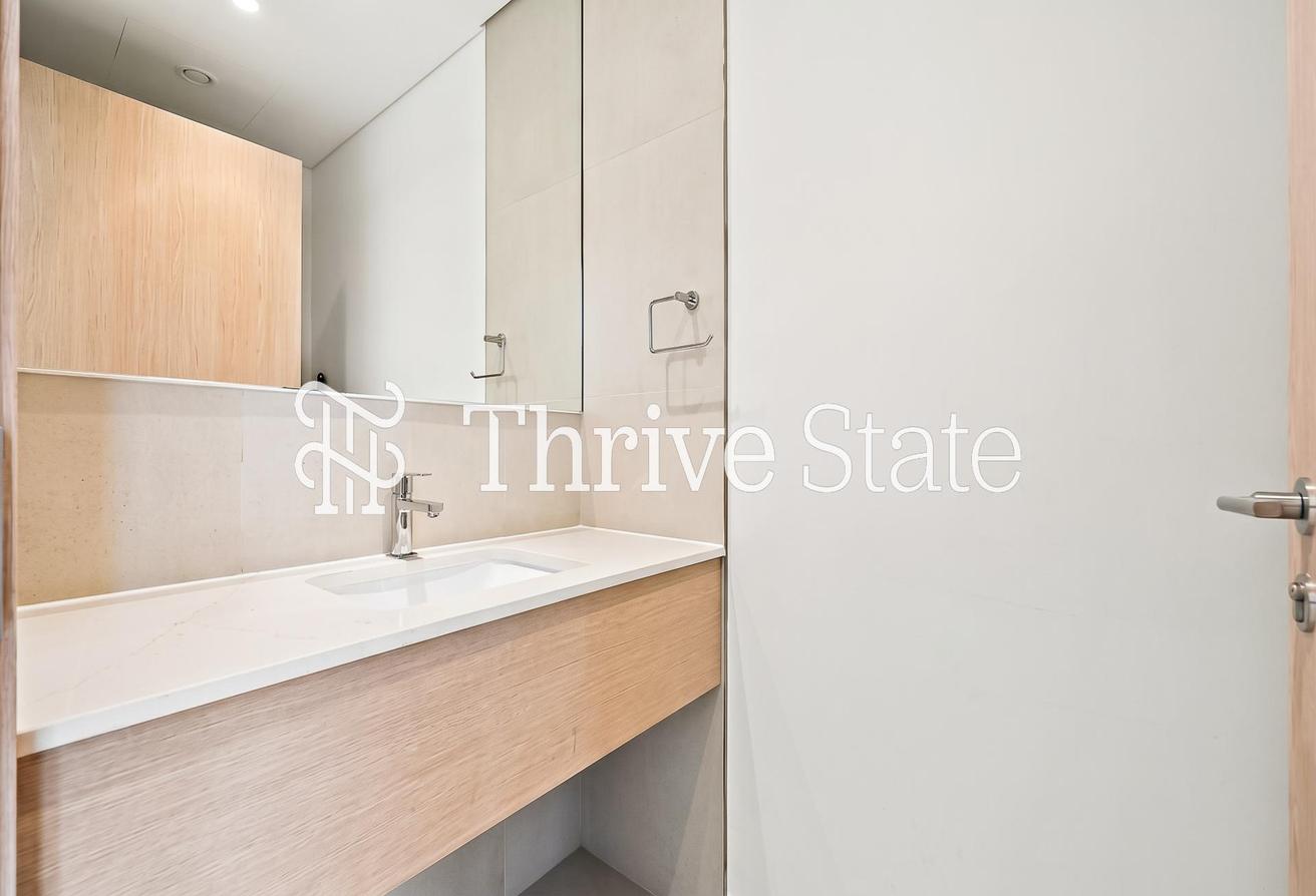 Stunning Full Golf Views | Vacant Now | Spacious photo 15