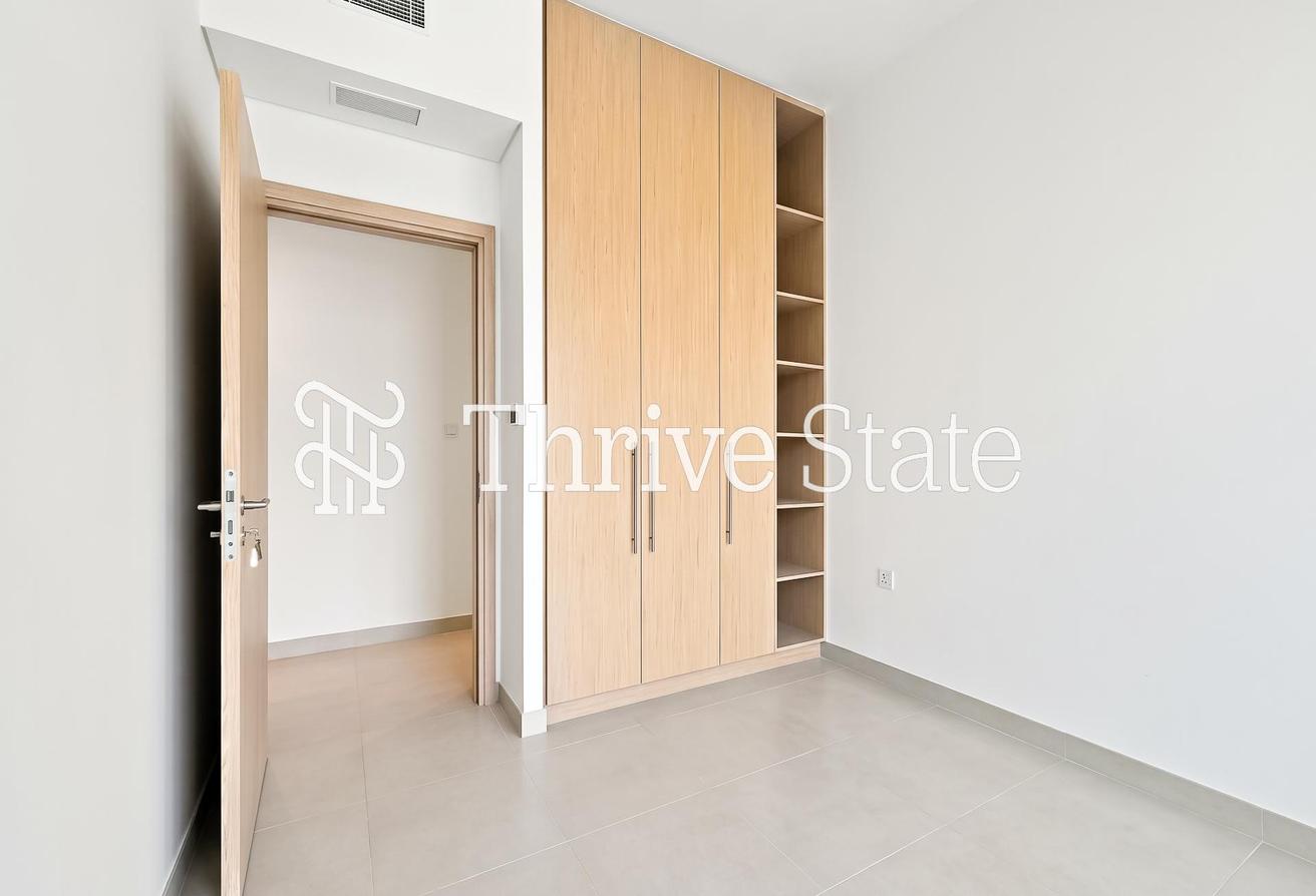 Stunning Full Golf Views | Vacant Now | Spacious photo 13