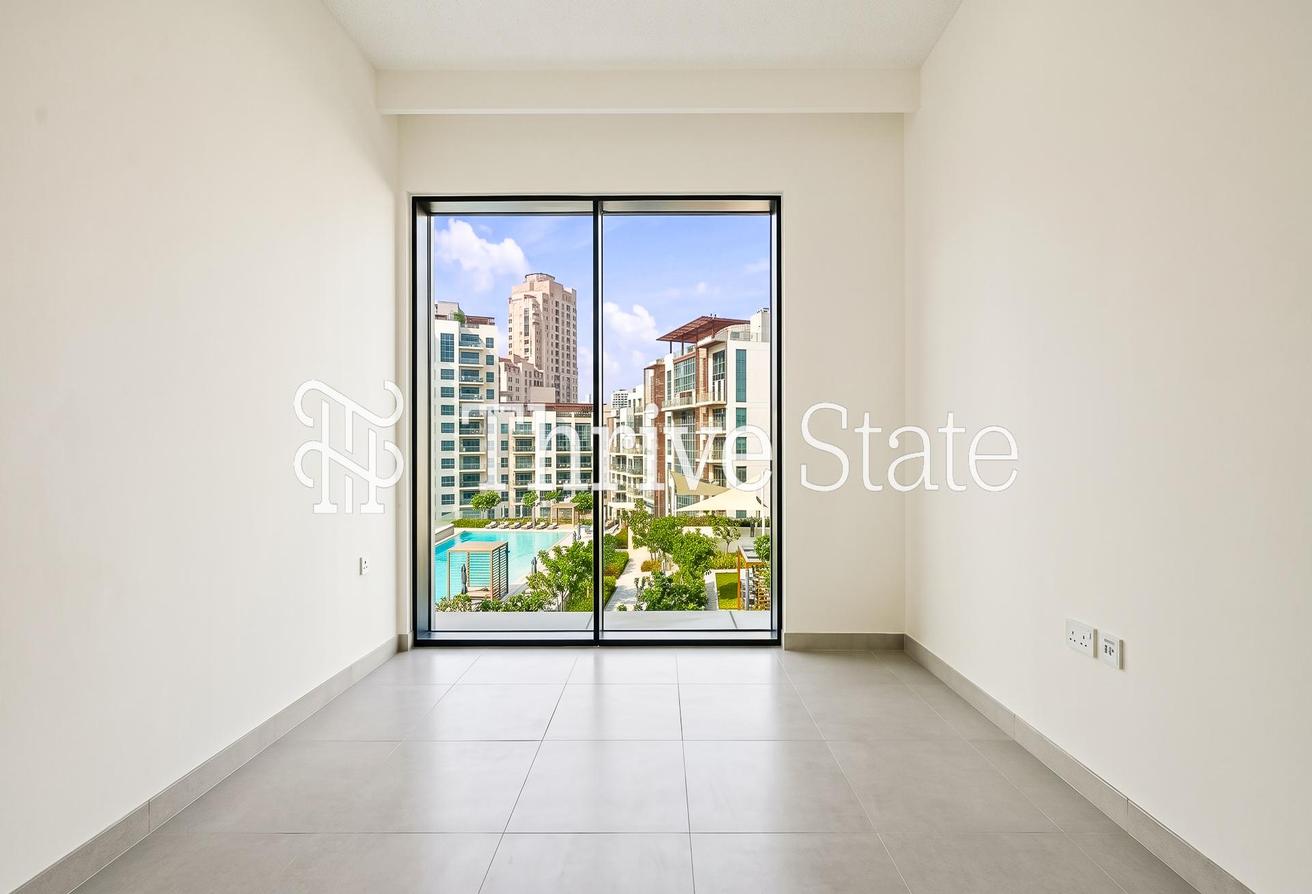 Stunning Full Golf Views | Vacant Now | Spacious photo 25