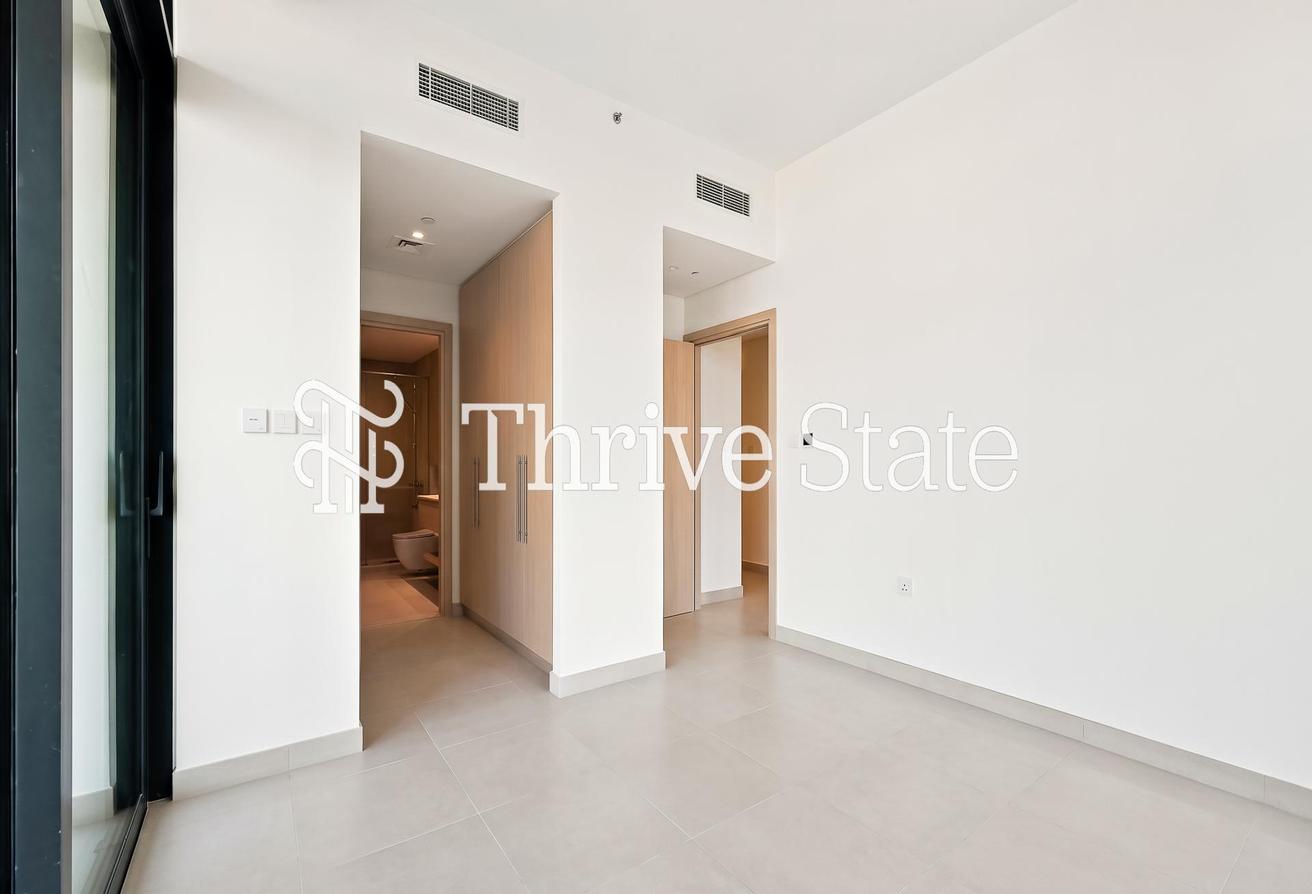 Stunning Full Golf Views | Vacant Now | Spacious photo 22