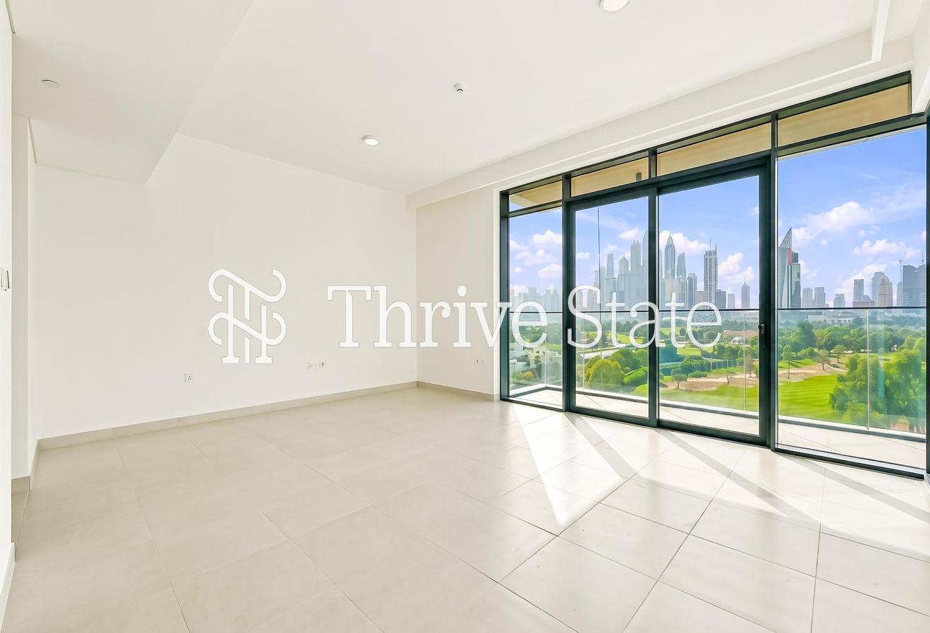 Stunning Full Golf Views | Vacant Now | Spacious photo 4