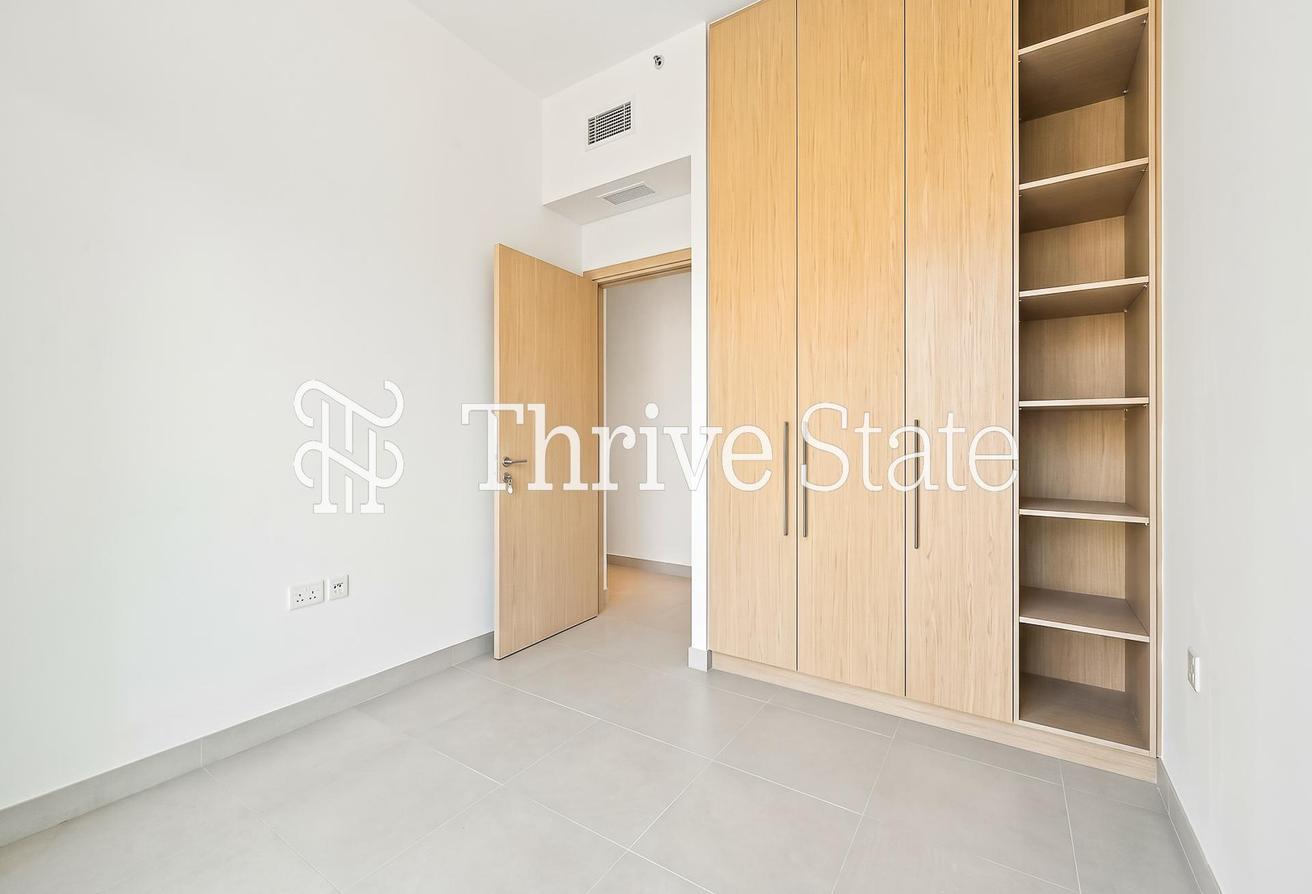 Stunning Full Golf Views | Vacant Now | Spacious photo 14
