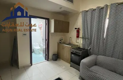 شقة - 1 حمام للايجار في بناء النباعة - النبعة - الشرق - الشارقة