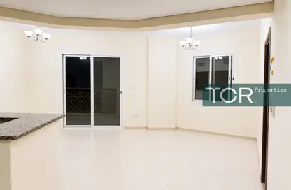 Apartment - 1 Bedroom - 2 Bathrooms for rent in Building IC1-EMR-26 - Emirates Cluster - International City - Dubai