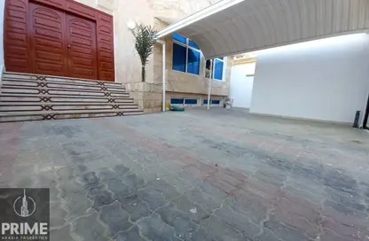 فيلا - 5 غرف نوم - 8 حمامات للايجار في شارع السعادة - المشرف - أبوظبي