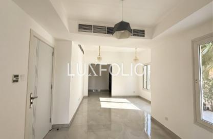 Villa - 3 Bedrooms - 4 Bathrooms for rent in Springs 8 - The Springs - Dubai