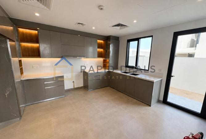 Brand New 5BR+M Single Row Villa - Near Community — photo 3
