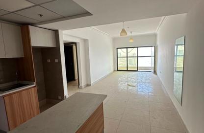 Apartment - 1 Bedroom - 2 Bathrooms for rent in Ajman Creek Towers - Al Rashidiya 1 - Al Rashidiya - Ajman