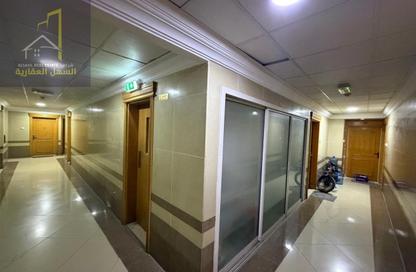 عمارة بالكامل - استوديو - 8 حمامات للبيع في مجمع مويلح - تجارية مويلح - الشارقة