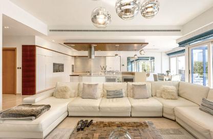 Villa - 5 Bedrooms - 6 Bathrooms for rent in Palma Residences - Palm Jumeirah - Dubai