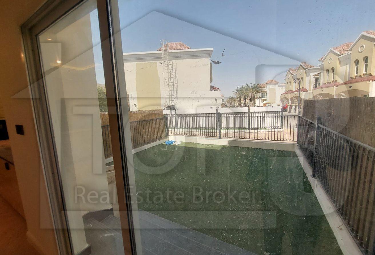Upgraded / Unfurnished 3 Bed / 105K - 12 payments photo 4