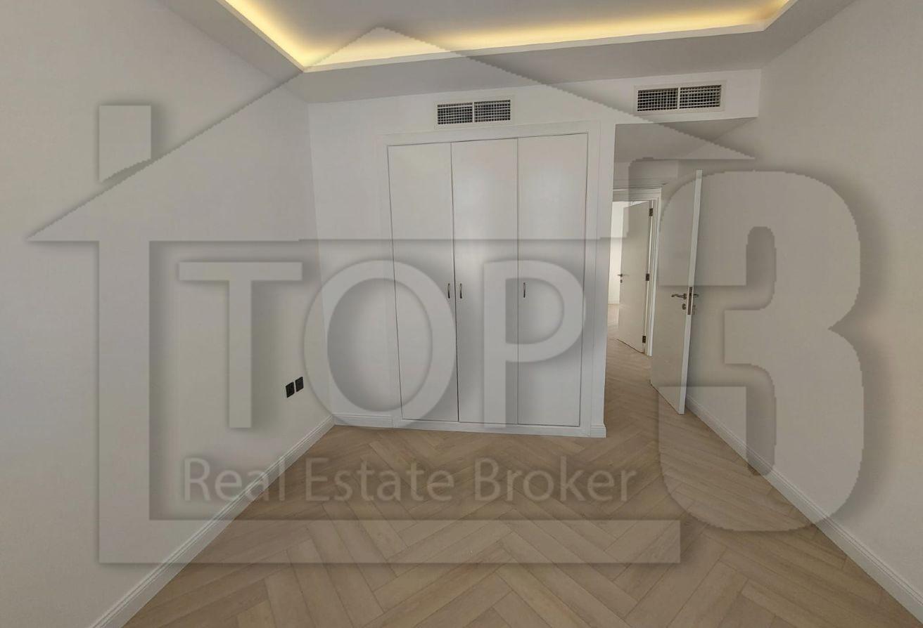 Upgraded / Unfurnished 3 Bed / 105K - 12 payments photo 14
