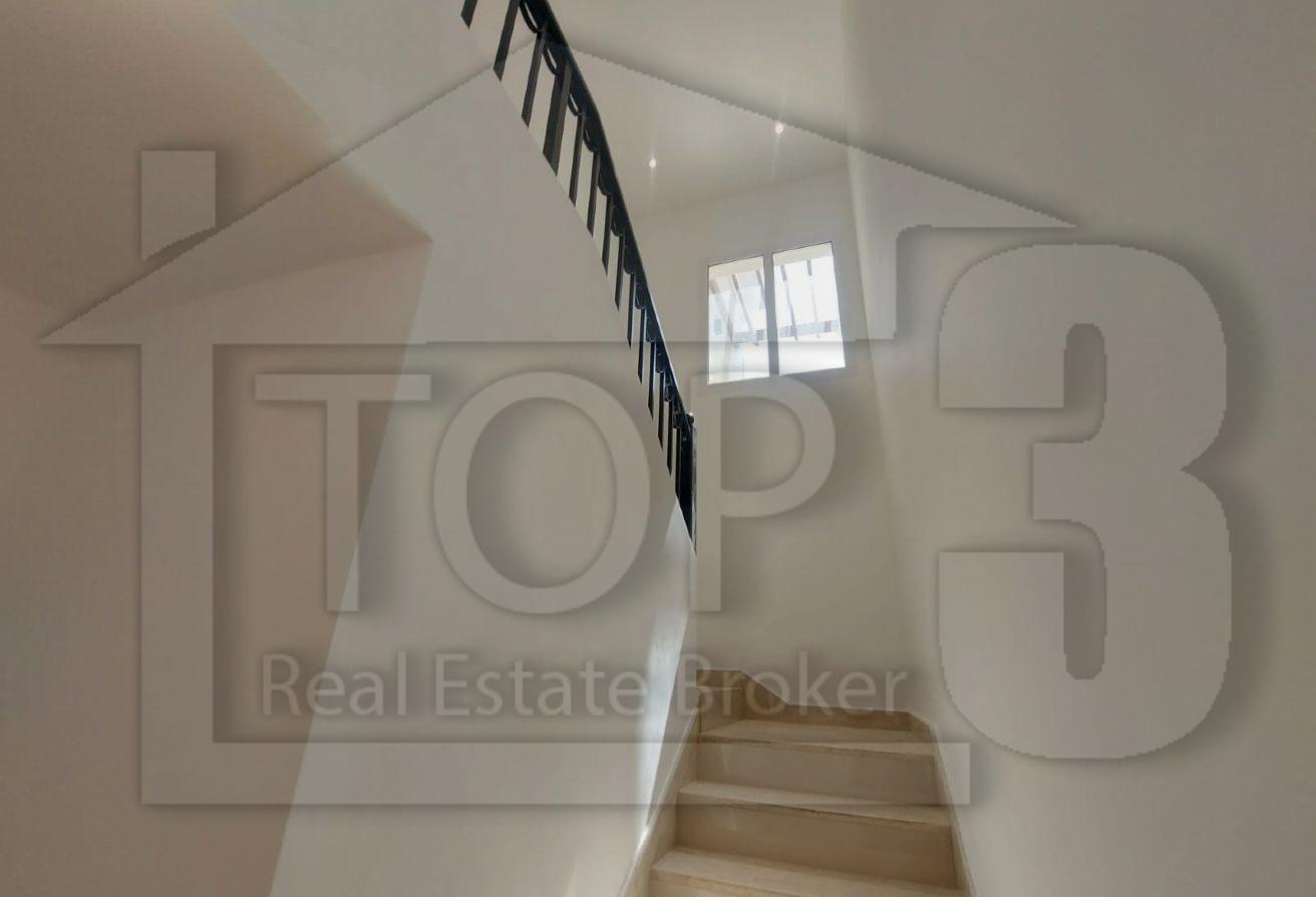 Upgraded / Unfurnished 3 Bed / 105K - 12 payments photo 16