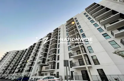 Apartment - 1 Bedroom - 2 Bathrooms for rent in Waters Edge - Yas Island - Abu Dhabi