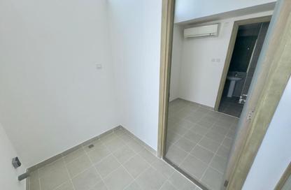 Villa - 5 - 7 for rent in Al Hamriyah - Sharjah