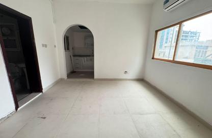 Apartment - Studio - 4 Bathrooms for rent in Al Ateek Tower 1 - Al Shuwaiheen - Sharjah