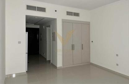 Apartment - Studio - 1 for rent in Carson B - Carson - Damac Hills - Dubai
