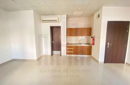Apartment - Studio - 1 Bathroom for rent in Fire Station Road - Muwaileh - Sharjah Apartment - Studio - 1 Bathroom for rent in Fire Station Road - Muwaileh - Sharjah