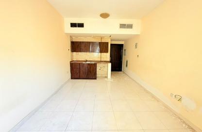Apartment - Studio - 1 for rent in Fire Station Road - Muwaileh - Sharjah