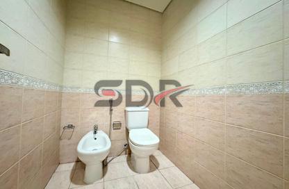 Apartment - 2 - 4 for rent in Crescent Tower 2 - Crescent Towers - Al Khalidiya - Abu Dhabi