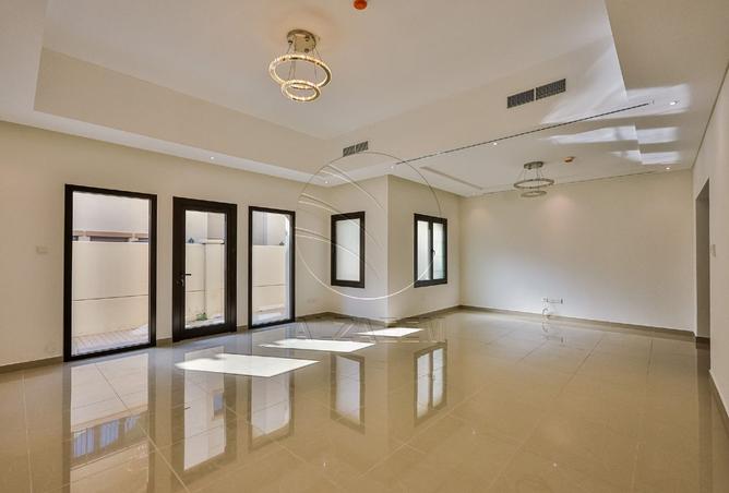 117270606 - Property Image 3