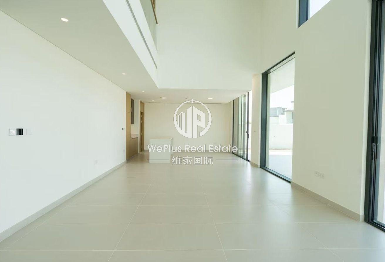 Huge Plot | Unfurnished | 4 Beds + Maid's | Vacant photo 4
