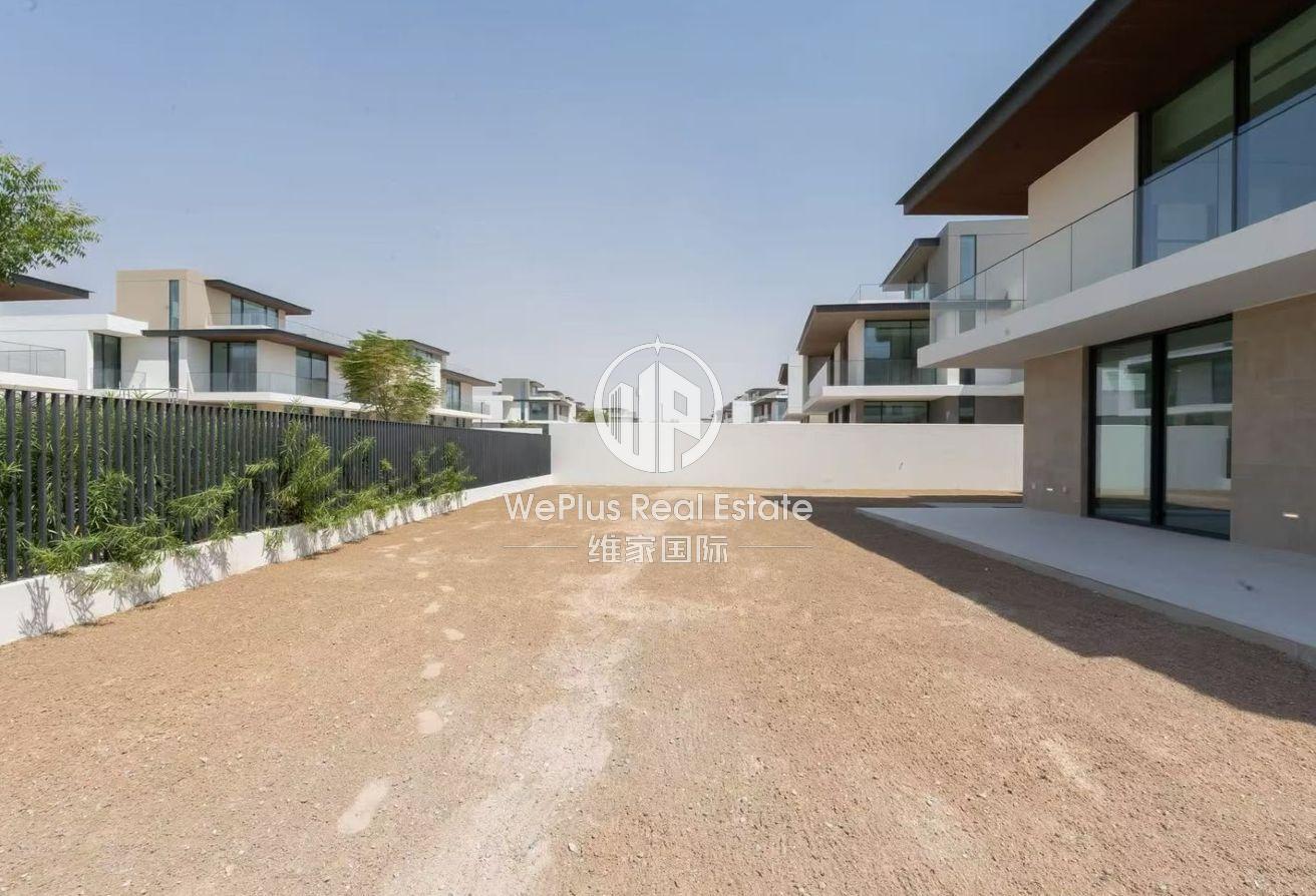 Huge Plot | Unfurnished | 4 Beds + Maid's | Vacant photo 9